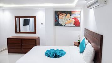 Habitación Deluxe | Caja de seguridad en la habitación y decoración personalizada