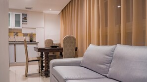 Studio Suite Junior | Area keluarga | TV layar datar