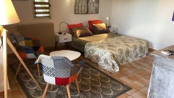 Iron/ironing board, free WiFi, bed sheets