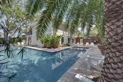 Amazing Pool on East Beach, SPA, Short Walk to Beach, 3 Kings plus, Dog Friendly