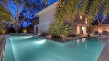 Piscine extérieure, piscine chauffée