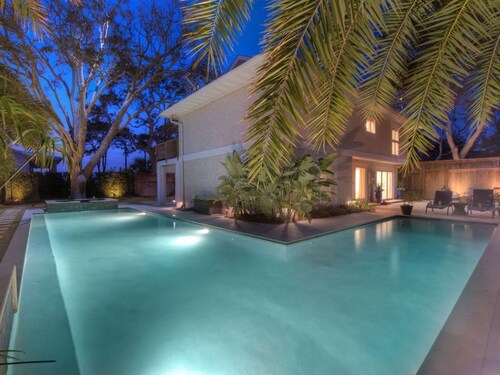 Amazing Pool on East Beach, SPA, Short Walk to Beach, 3 Kings plus, Dog Friendly