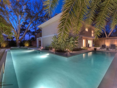 Amazing Pool on East Beach, SPA, Short Walk to Beach, 3 Kings plus, Dog Friendly