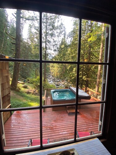 Total Seclusion, 50 Private Acres, 2000 Ft Riverfront, Mountain Cabin, Hot Tub