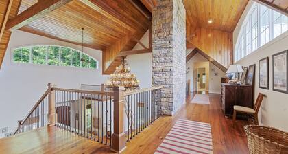 Grand Lodge: 7 BR, 4.5 BA in Arley, Sleeps 20
