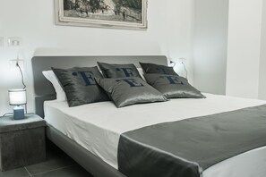 1 bedroom, hypo-allergenic bedding, down comforters, memory foam beds - Essenza Hotel (Olbia)