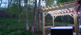 FARM-TO-TABLE eating, good hot tub soak, S'mores around fire pit, seasonal POOL!