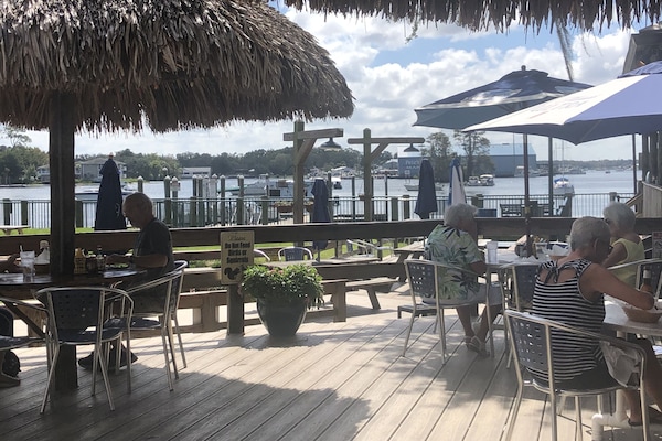 Outdoor seating at Crackers