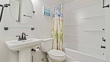 Ensemble douche/baignoire, serviettes fournies, savon