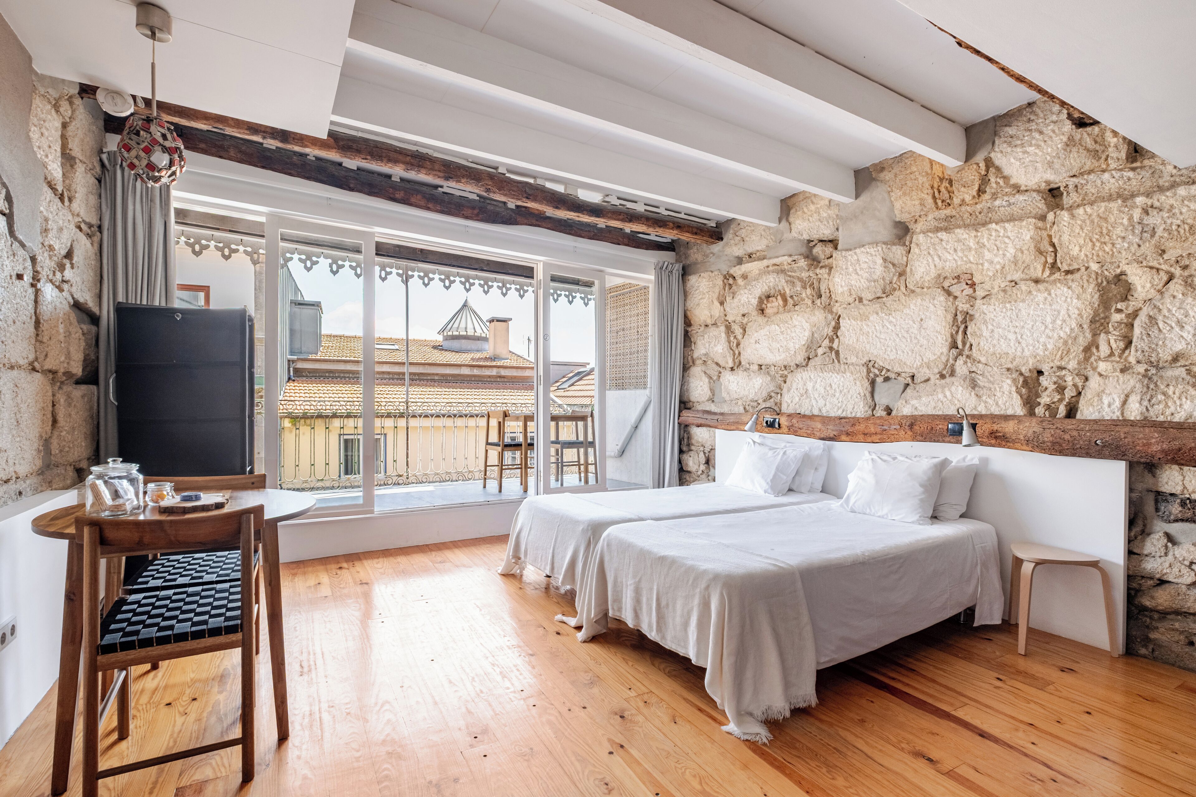 Ropa de cama de alta calidad y artículos del minibar gratis 