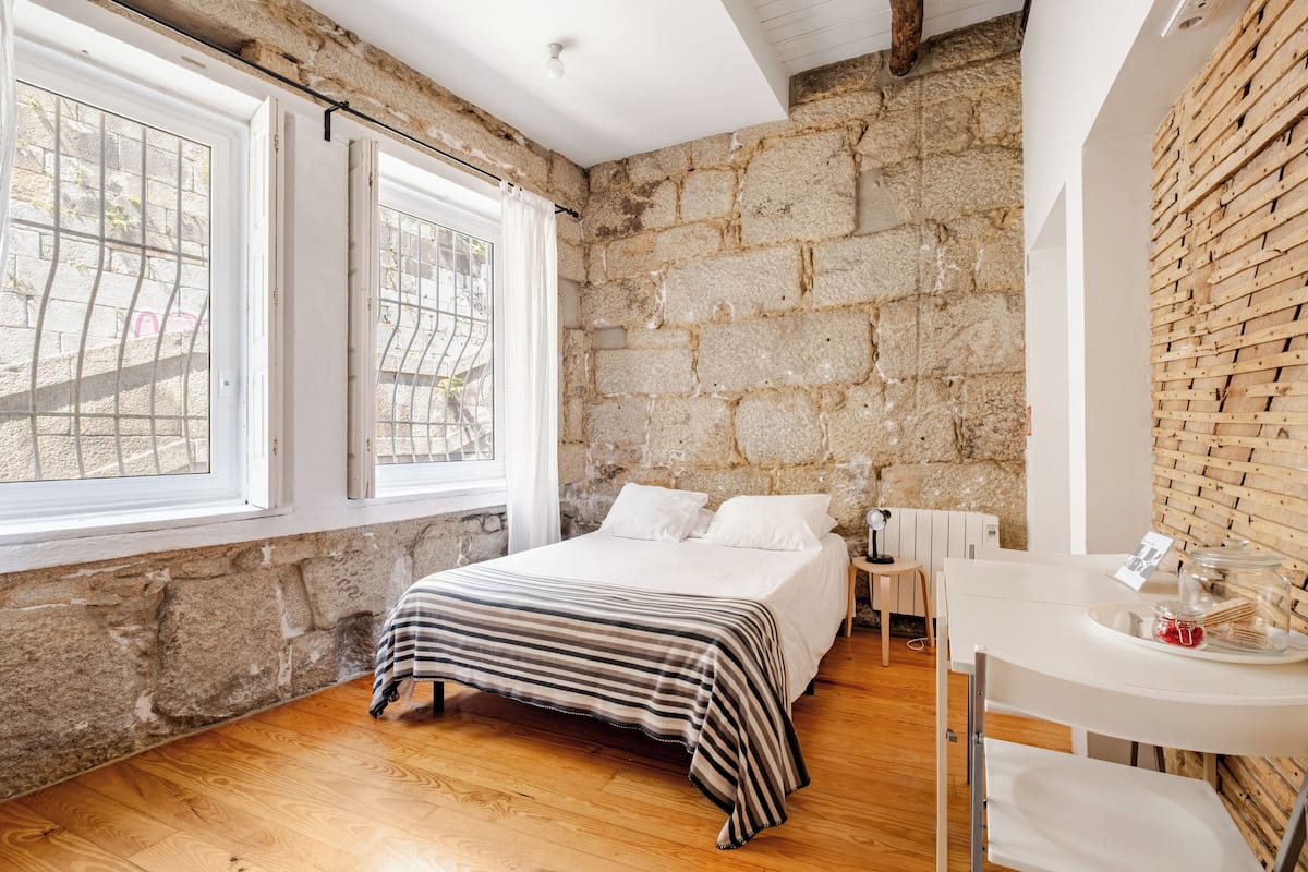 Traditional Studio (4) | Premium bedding, free minibar items, individually decorated