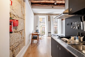 Traditional Studio (7) | Private kitchen | Fridge, microwave, stovetop, coffee/tea maker