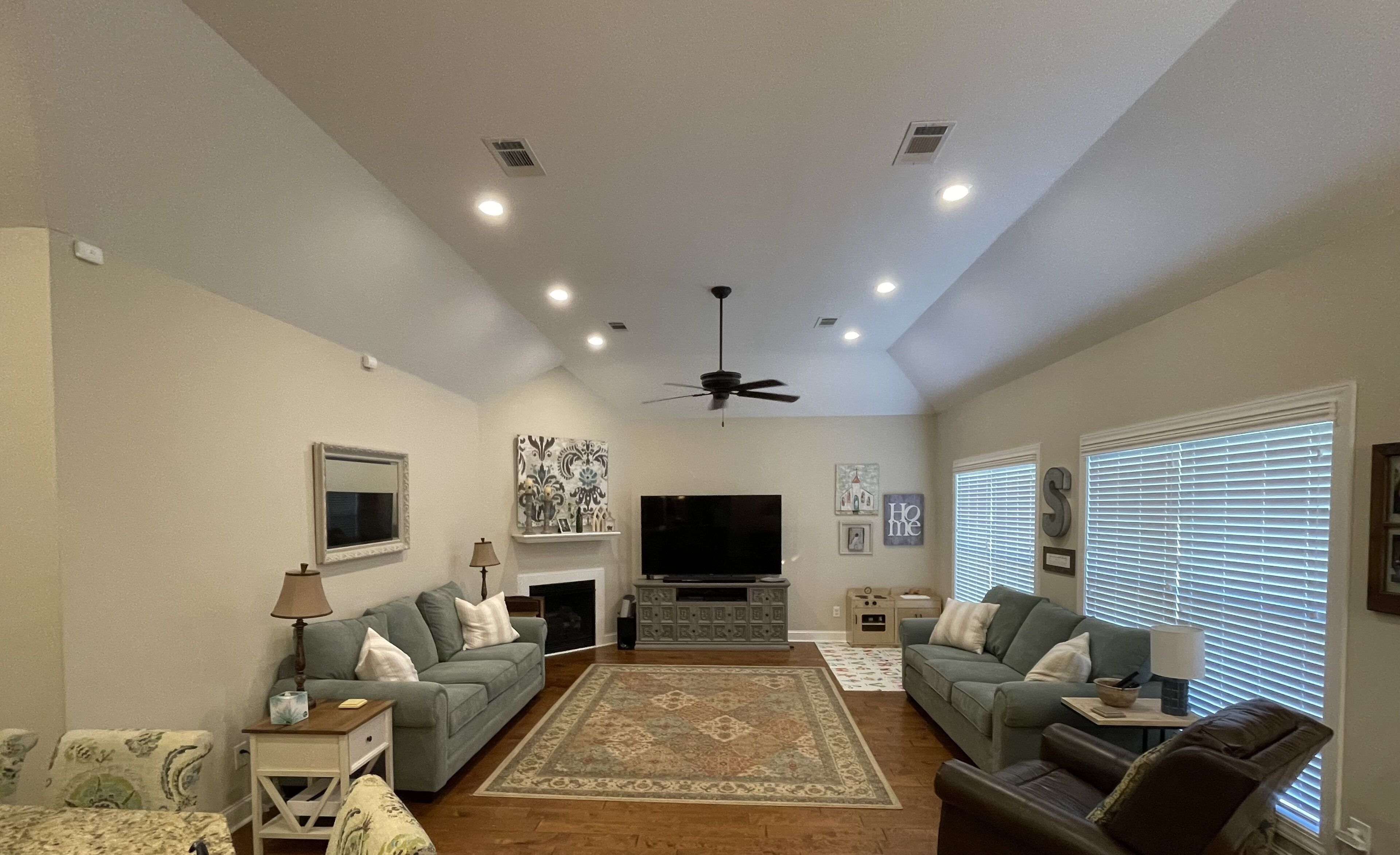 GREAT HOME FOR FOOTBALL GAMES AND GRADUATION! 5 MILES FROM SQUARE AND CAMPUS!