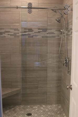 Combined shower/tub, hair dryer, towels, soap