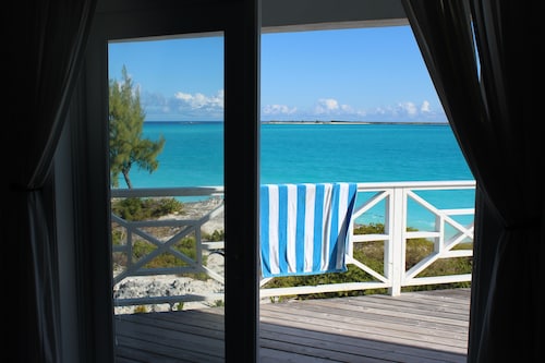 Stunning waterfront home in Exuma with an outdoor pool!