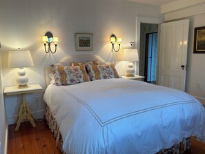 4 bedrooms, WiFi, bed sheets - Designer House on Lily Street in Town! A/C! (Nantucket)