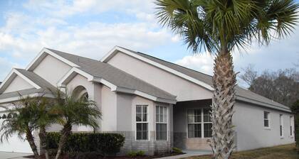 Premier Host-Beautiful 4BR/2BA Pool Home on Conservation Lot - Disney 15 Minutes