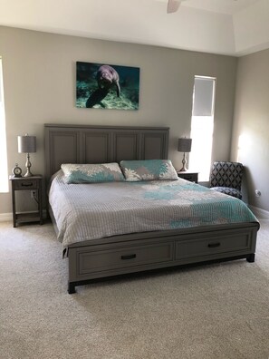 4 quartos, ferros/tábuas de passar roupa, berço de viagem