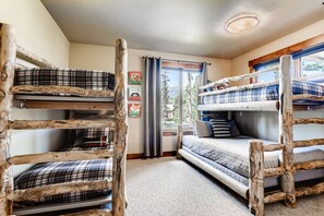 5 habitaciones, cuna de viaje, wifi gratis y ropa de cama