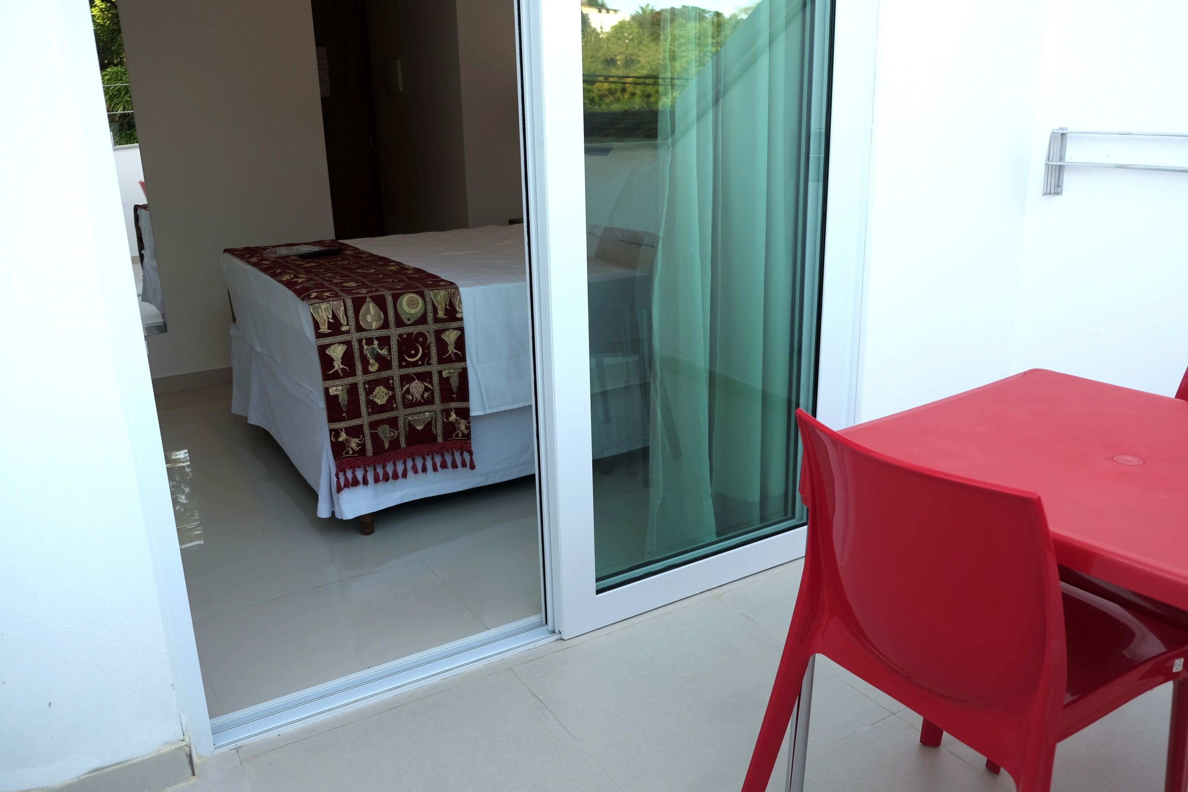 deluxe suite, balcony | frette italian sheets, premium bedding, pillow-top beds, minibar