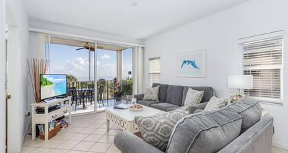 Amazing Direct Ocean Gulf Front Beach Views Condo!