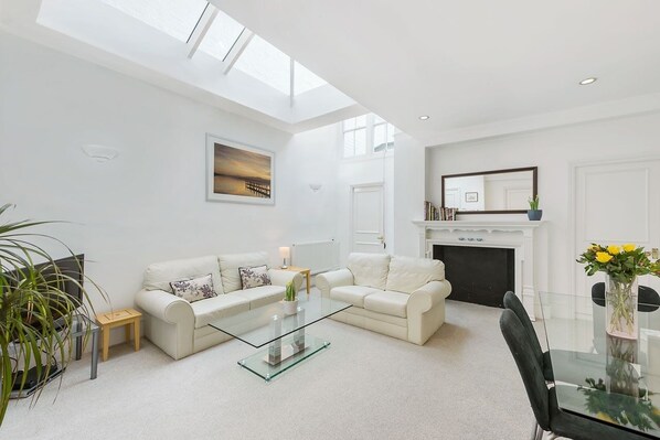 智能电视、DVD 播放器、音乐库