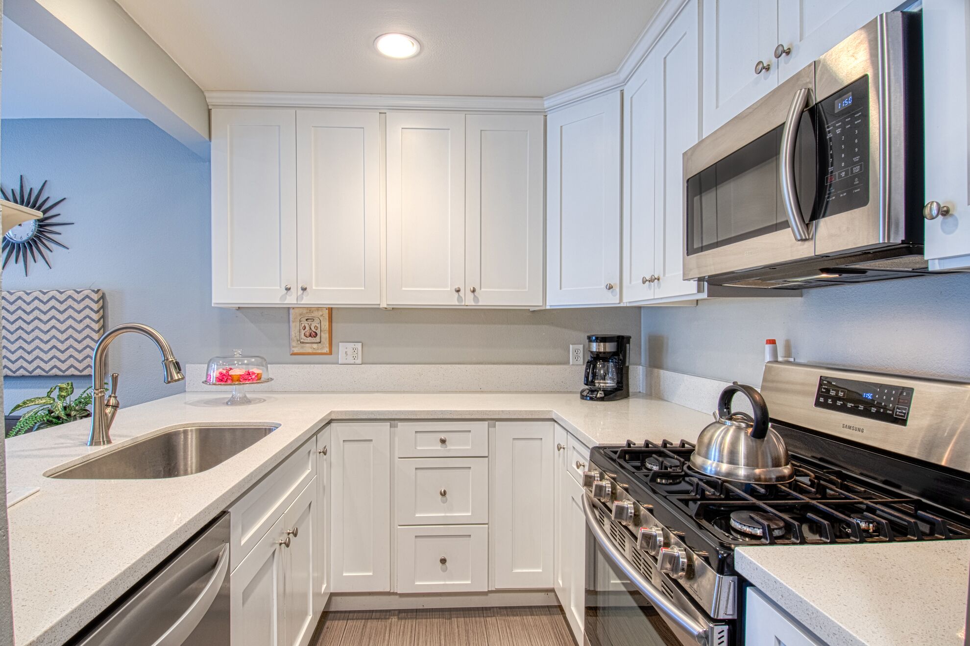 Funtierland + Maleficent's Retreat + Walk to Disney + 3 Pools + Netflix