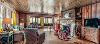 ポーレイズアイランドビーチにあるエレベーター付きの4ベッドルームオーシャンフロントホーム