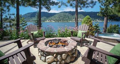 "The Grand" Big Bear Lakefront Log Home. Private Dock. Fire Pit. Hot tub.