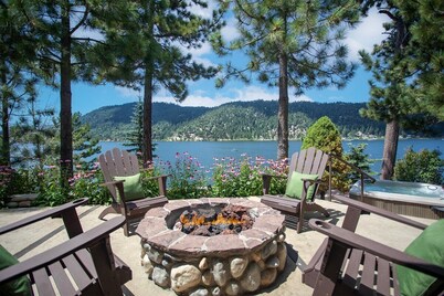  "The Grand" Big Bear Lakefront Log Home. Private Dock. Fire Pit. Hot tub. 