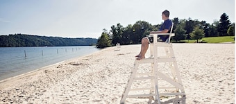 Profitez des vacances au bord du lac sur une crique tranquille Ă Claytor lac PrĂšs de Radford, VA.