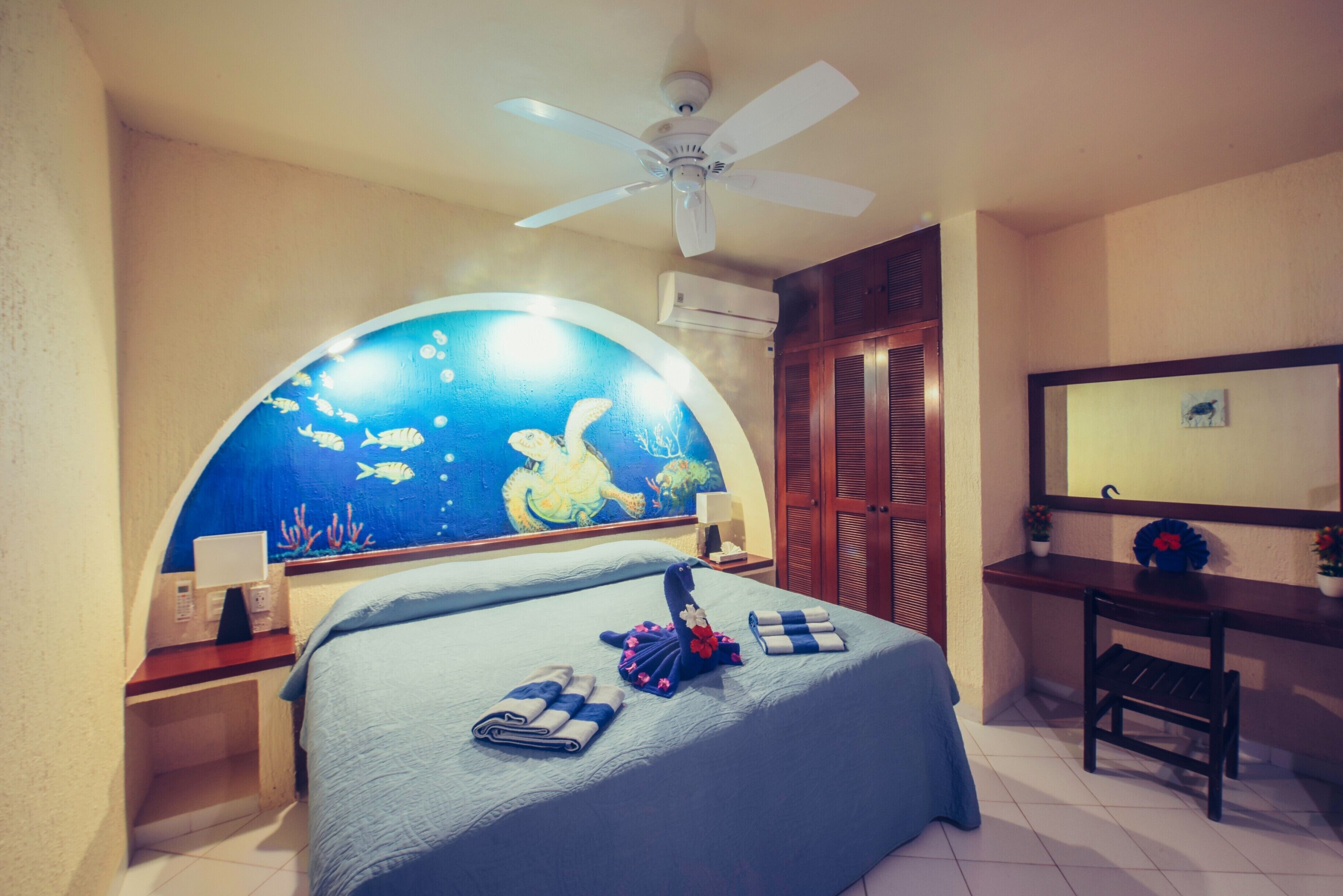 VillasDeRosa-Two bedroom beach front condo (2 bedrooms)