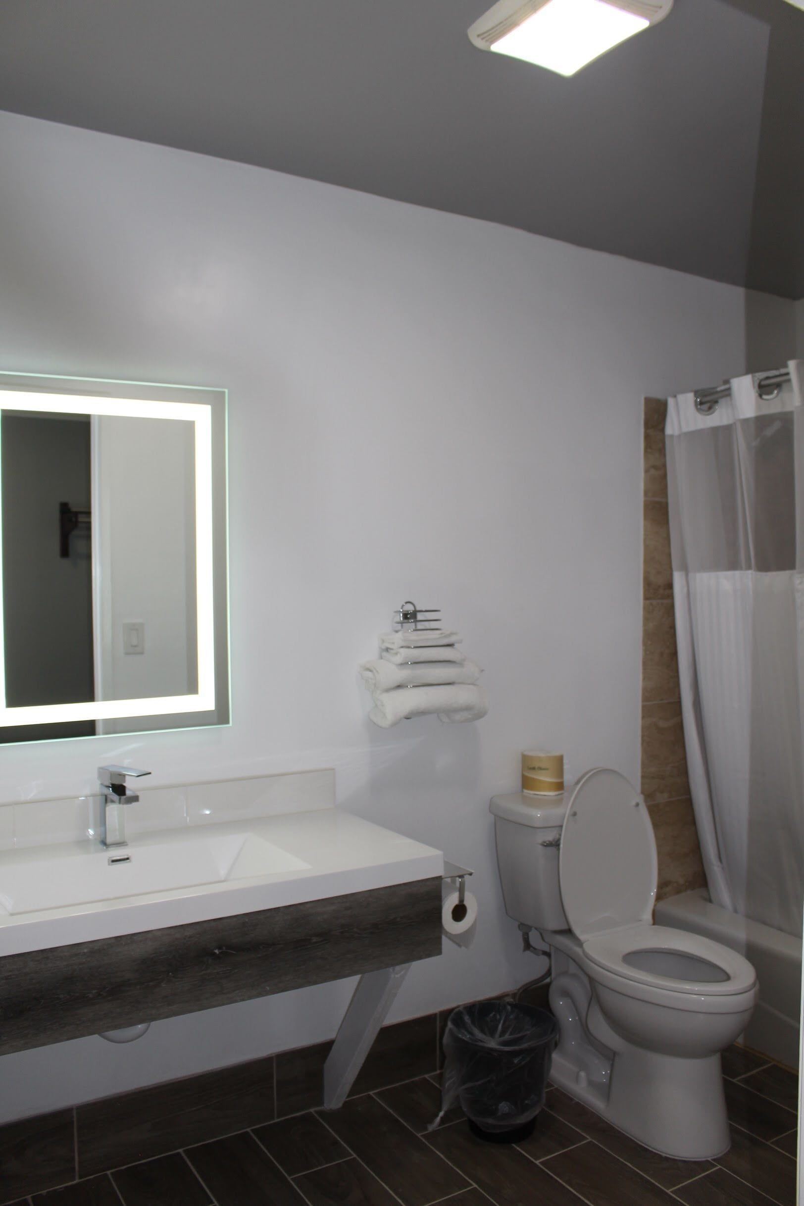 Photo - ERTH INN by AGA Los Angeles