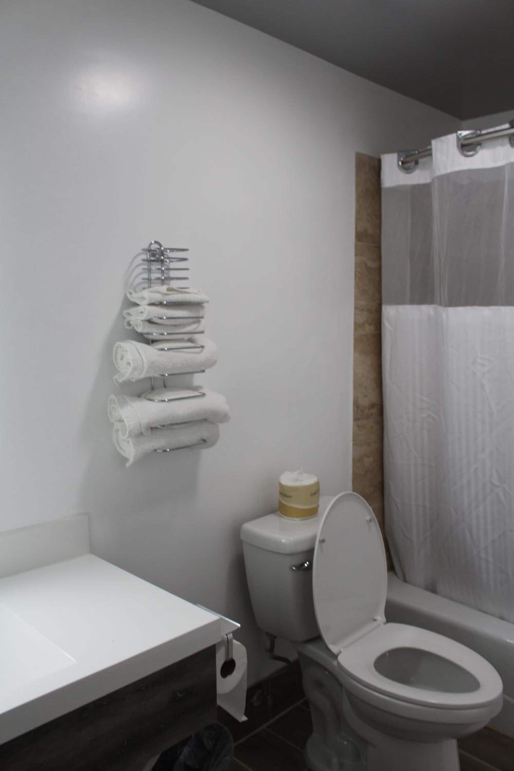 Photo - ERTH INN by AGA Los Angeles