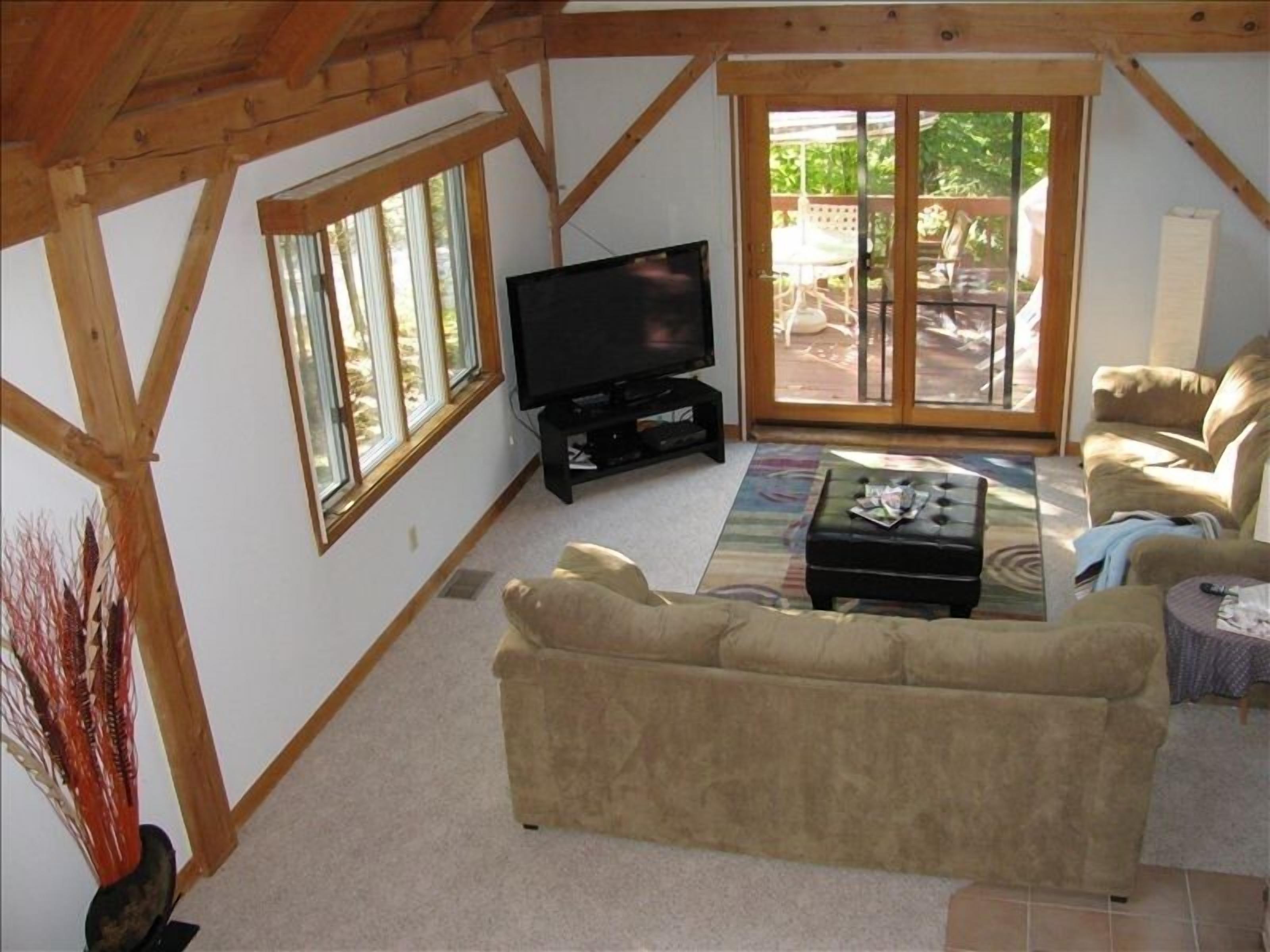 Sunny 5 bedroom, 3 bath contemporary Near All Valley Attractions