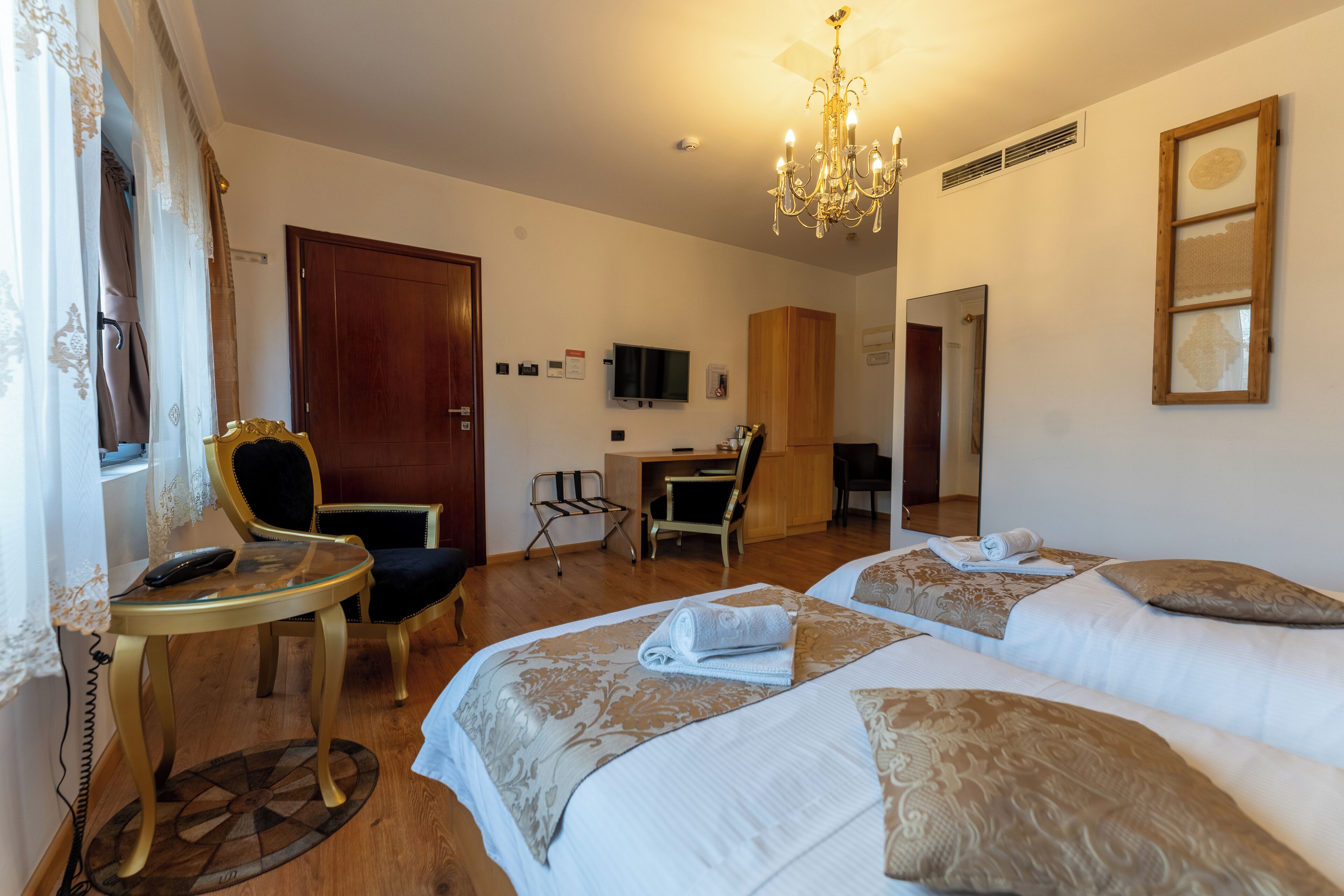 deluxe double or twin room, city view | minibar, in-room safe, desk, blackout curtains