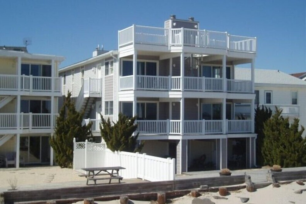 Oceanfront, On the Beach, Incredible Views!, Huge Beach Deck, 4 BR / 4 BA