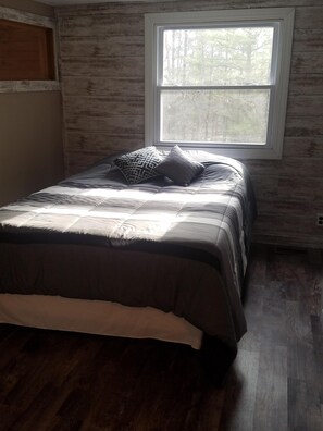4 bedrooms, free WiFi, bed sheets, wheelchair access