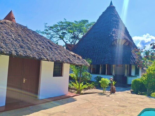 Exterior - Diani Beach,  Luxury Cottage  (Diani)