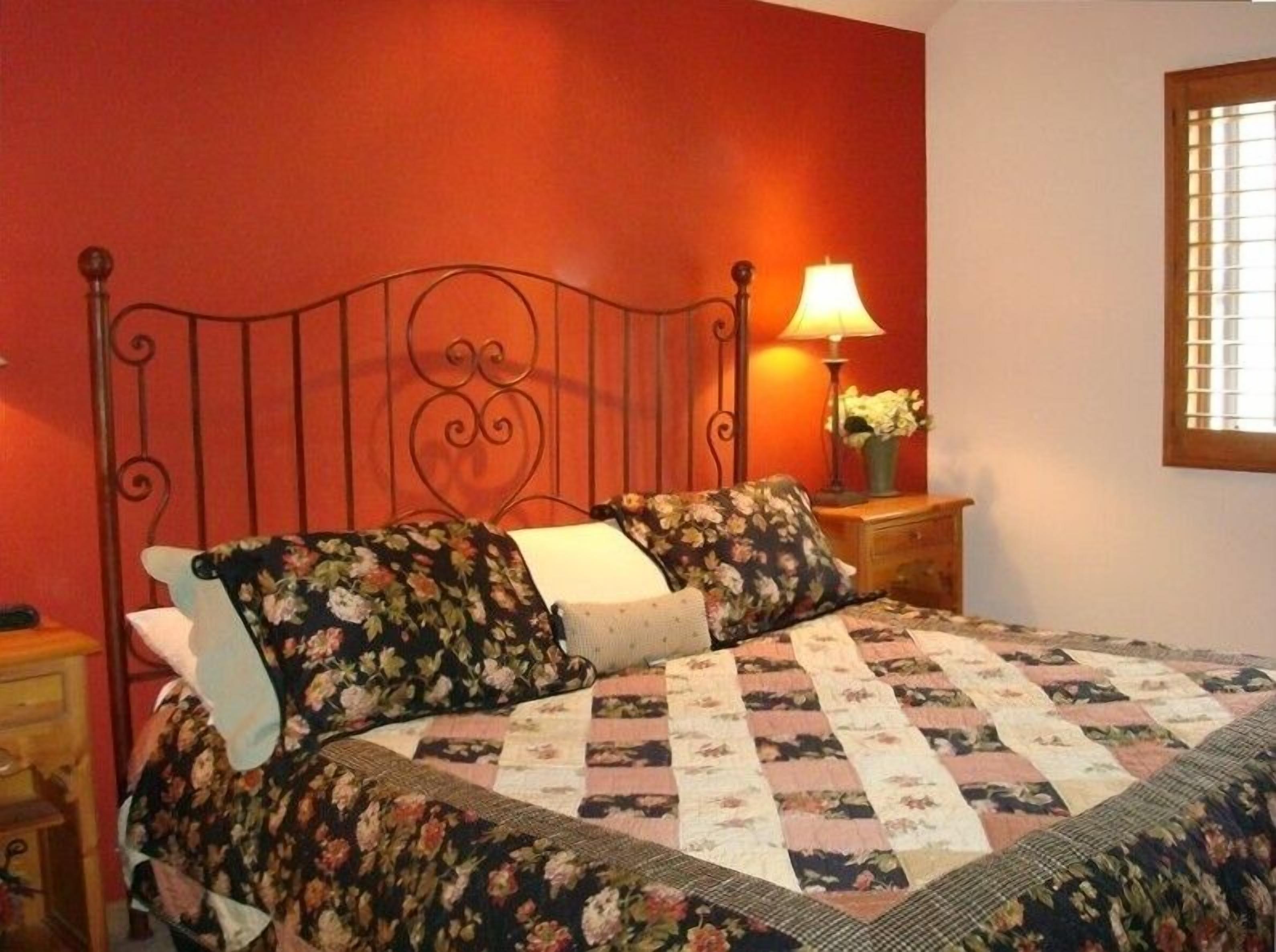 FALL LEAVES!!  There’s still a few days available!🍂🍁