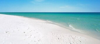 Huge (~2,700 SqFt) Home! Golf Cart, 6 Bikes! Beach & Pool Nearby! ~ Shore Thing