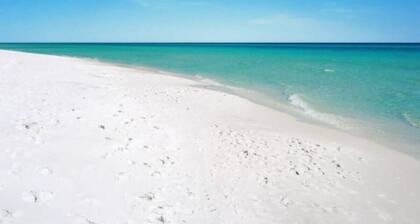 Seitsemäs yö ilmainen (8 / 11-12 / 31) * Yhteisön uima-allas! 4 polkupyörää! Yli 2700 SQ FT! Ranta-asunto Frangista Beacissa