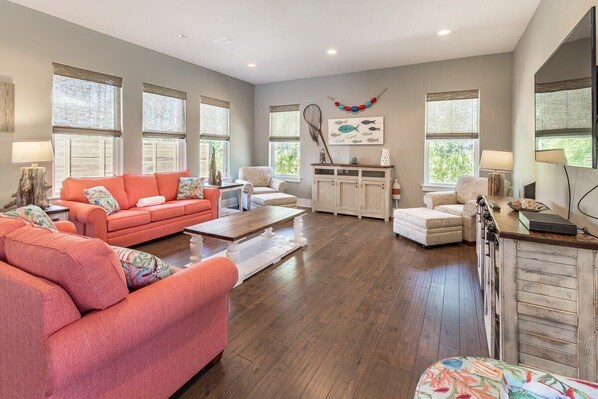 TV - Huge (~2,700 SqFt) Home! Golf Cart, 6 Bikes! Beach & Pool Nearby! ~ Shore Thing at Frangista Beach (Miramar Beach)