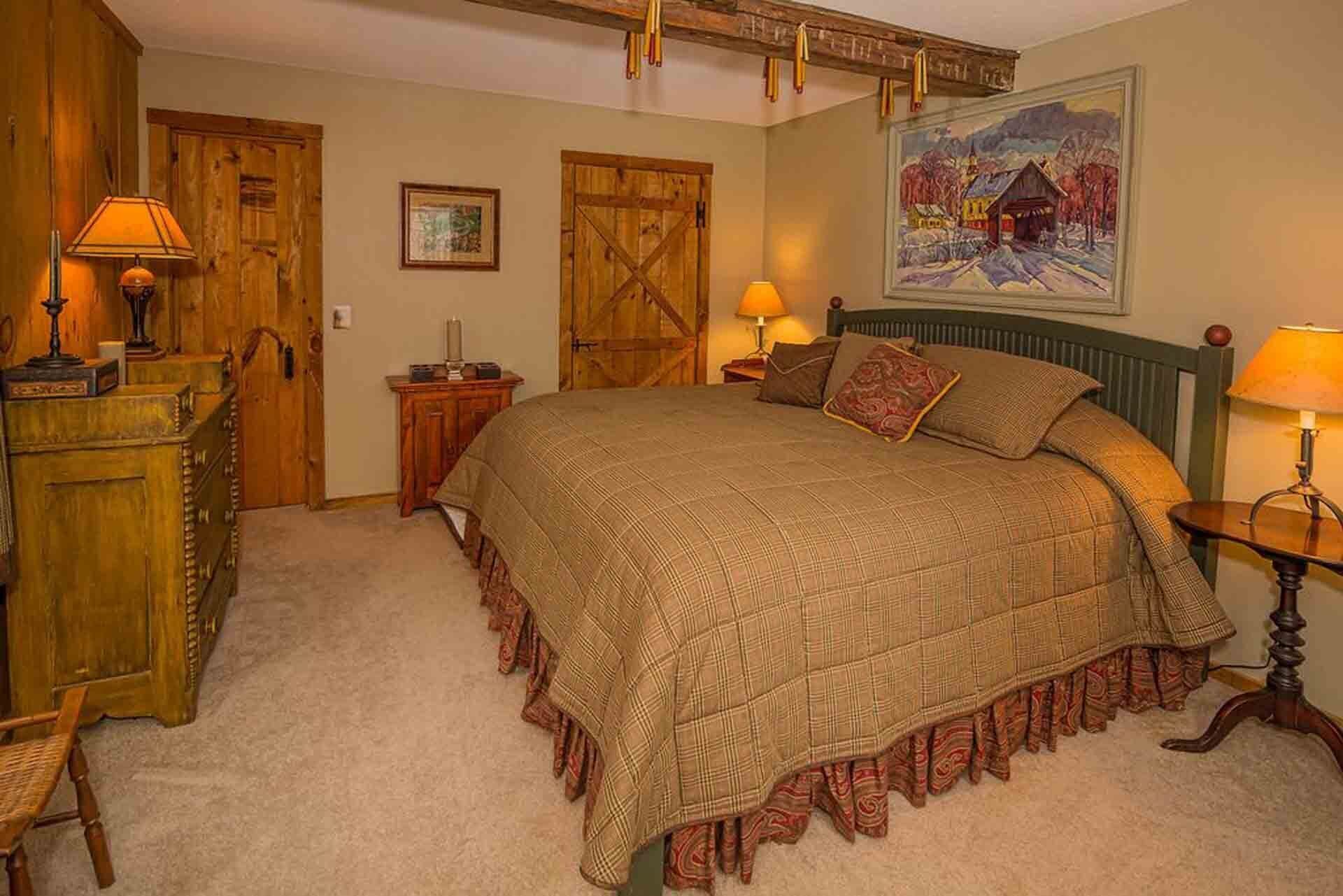 Authentic Vermont Ski House - 4 bedroom/3 bath- 1.5 miles to Mt. Snow