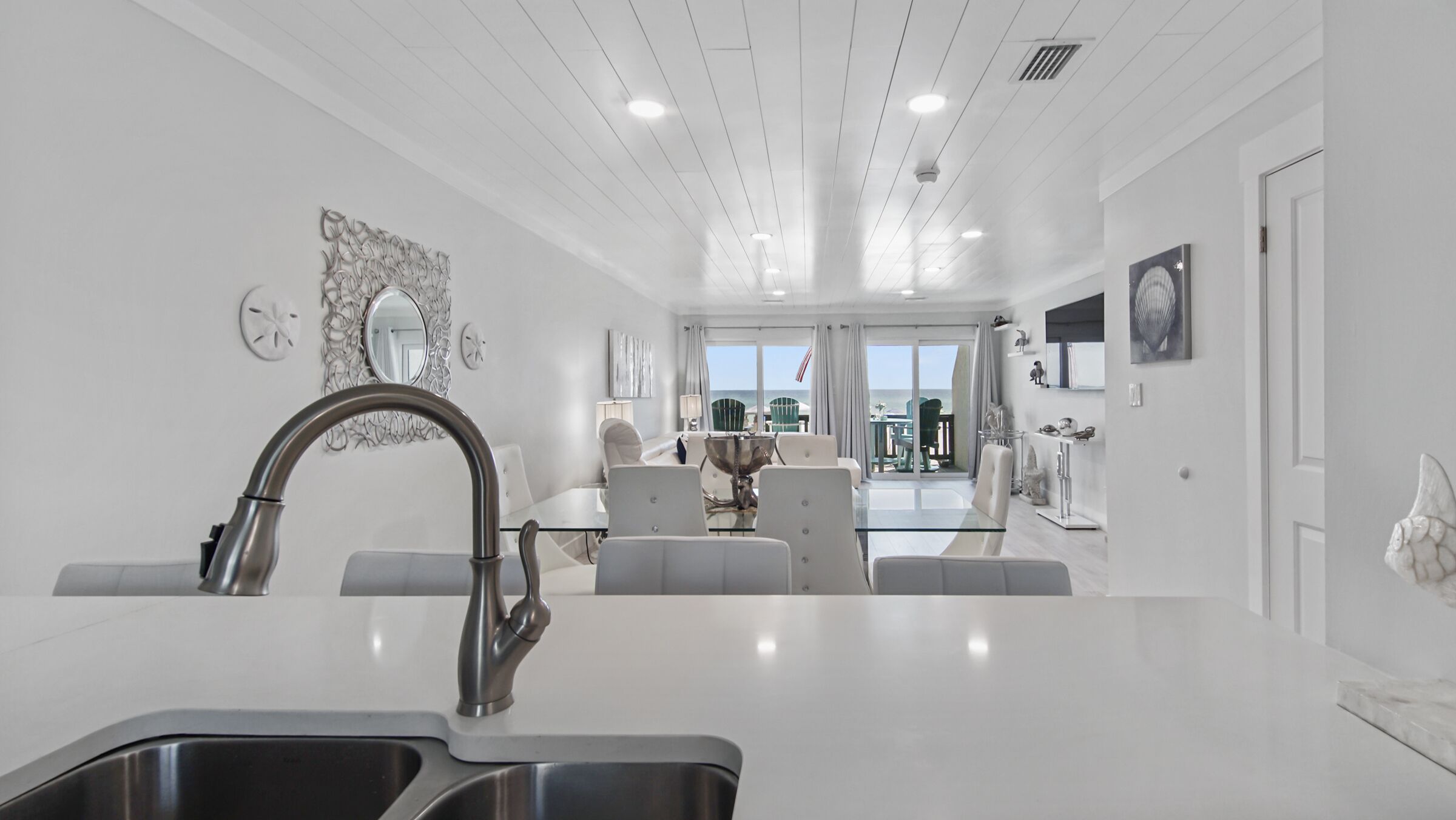 Largo Mar #103, Modern 3 bedroom, Directly on Beach, Pool, Spa, WiFi, Must See.