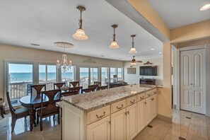 Fridge, microwave, oven, stovetop - OCEANFRONT, BEACHFRONT, AMAZING VIEWS, 2-STORY COMPLEX, 1ST FLOOR, PET FRIENDLY! (Panama City Beach)