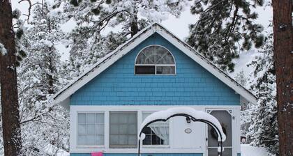 2BR Mountain Cabin - with Hot out of the oven Baked Breakfast each morning!!