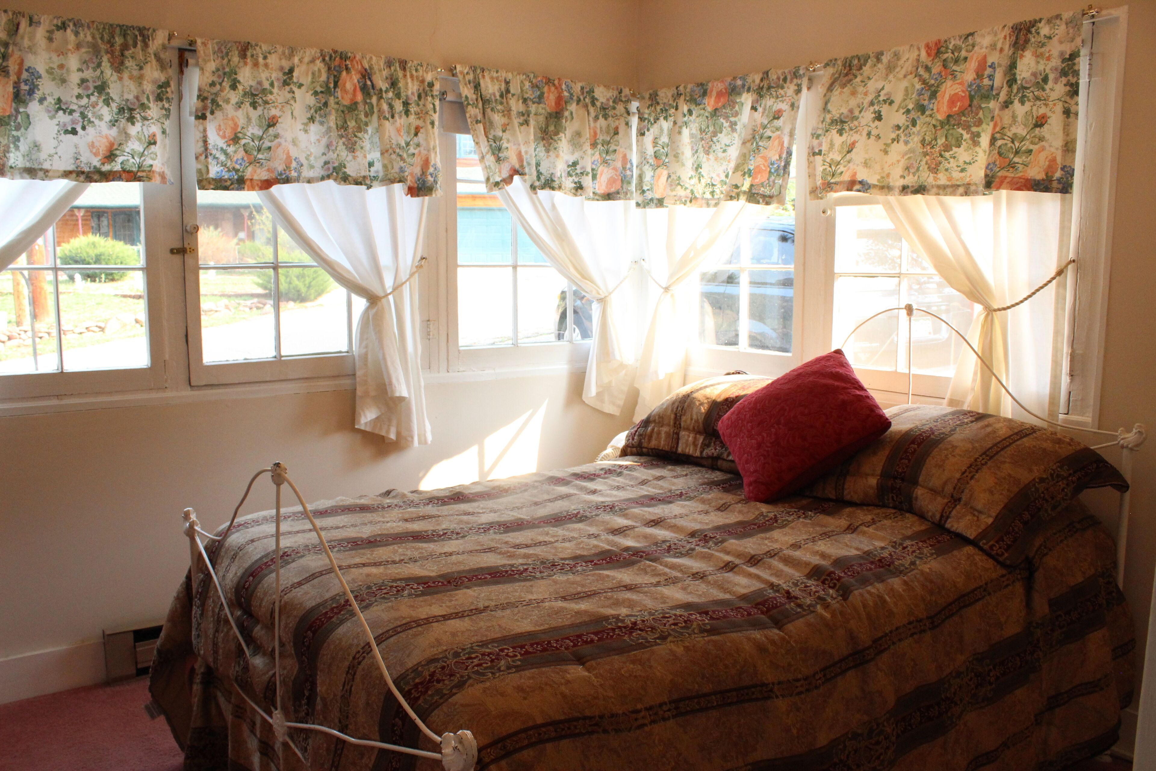 2 bedrooms, iron/ironing board, WiFi (free), bed sheets