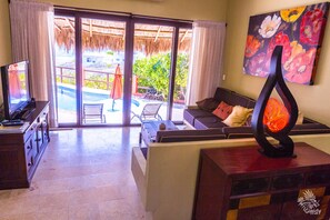 Smart TV, books -  Charming Private  Retreat sleeps 6 with ocean views! (Isla Mujeres)