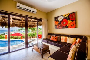 Smart TV, books -  Charming Private  Retreat sleeps 6 with ocean views! (Isla Mujeres)